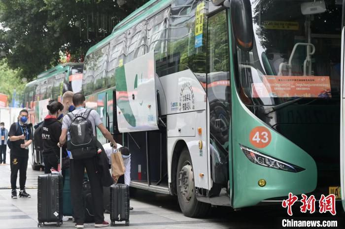 即便对现状有些遗憾，袁和平仍然认为从剧本层面到技术层面，电影年年都在进步，自己也看好电影的未来